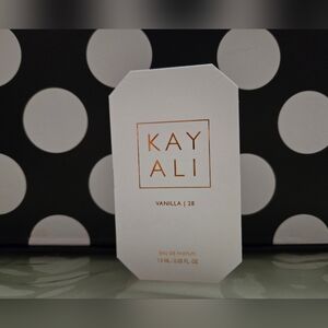 5/$25✨️Kayali Vanilla EDP✨️